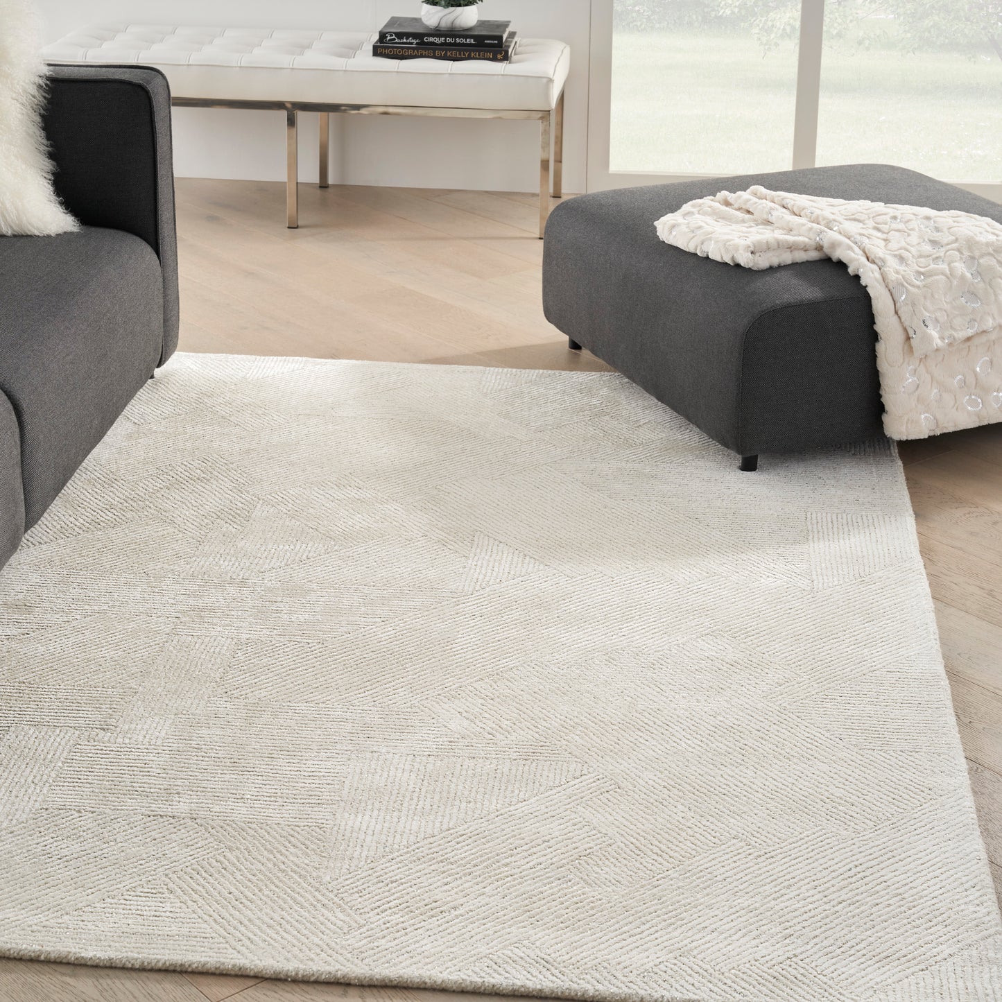 Michael Amini Ma30 Star 4' x 6' Ivory Modern Indoor Rug