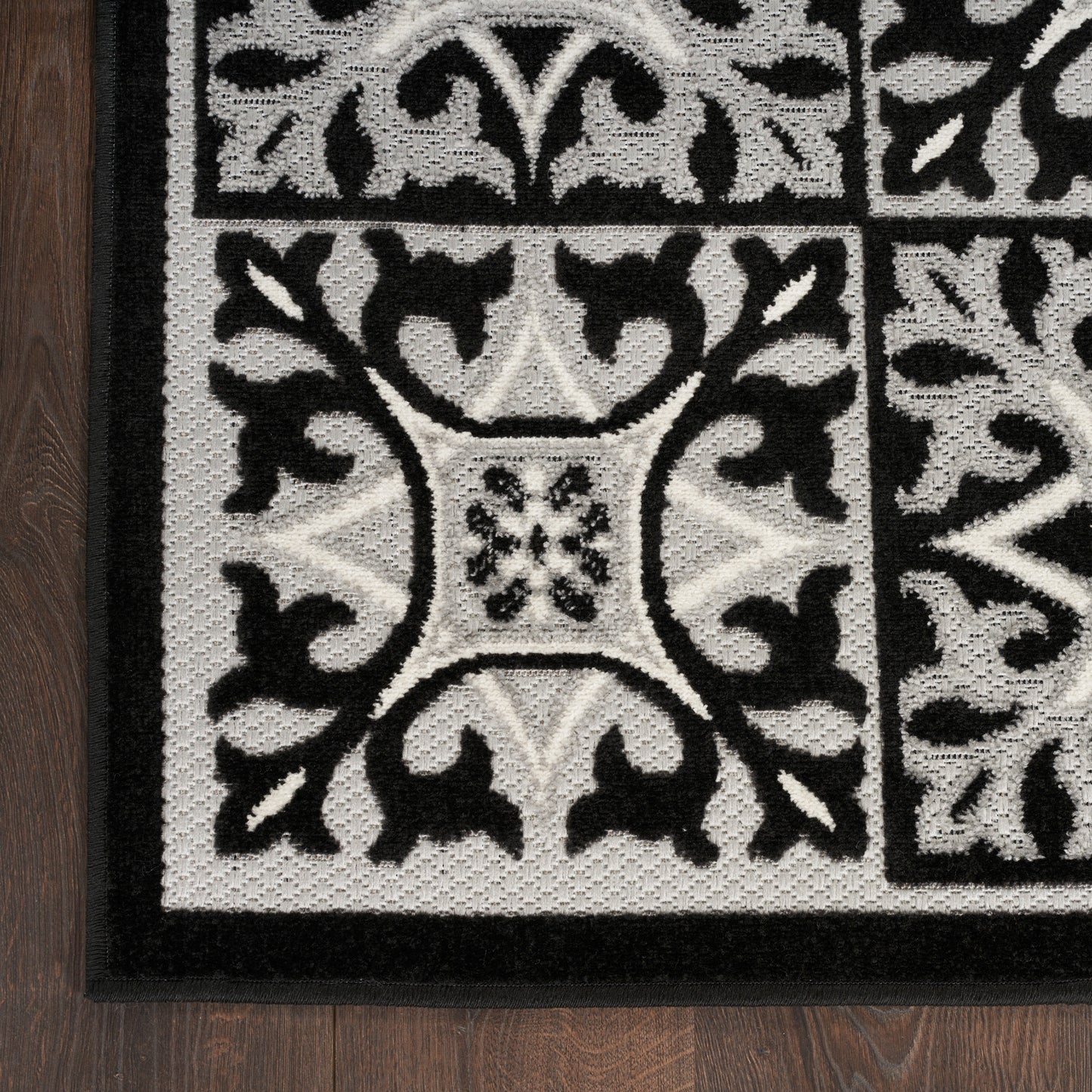 Nourison Aloha 5'3" x 7'5" Black White Contemporary Rug