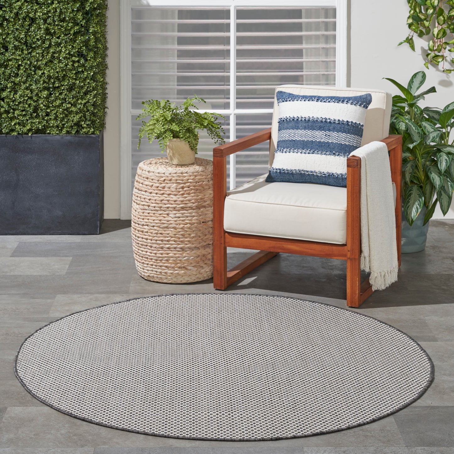 Nourison Courtyard 4' x Round Ivory/Charcoal Modern Rug