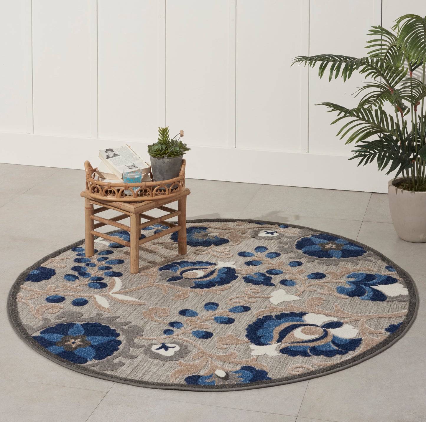 Nourison Aloha 4' x Round Natural Blue Farmhouse Rug