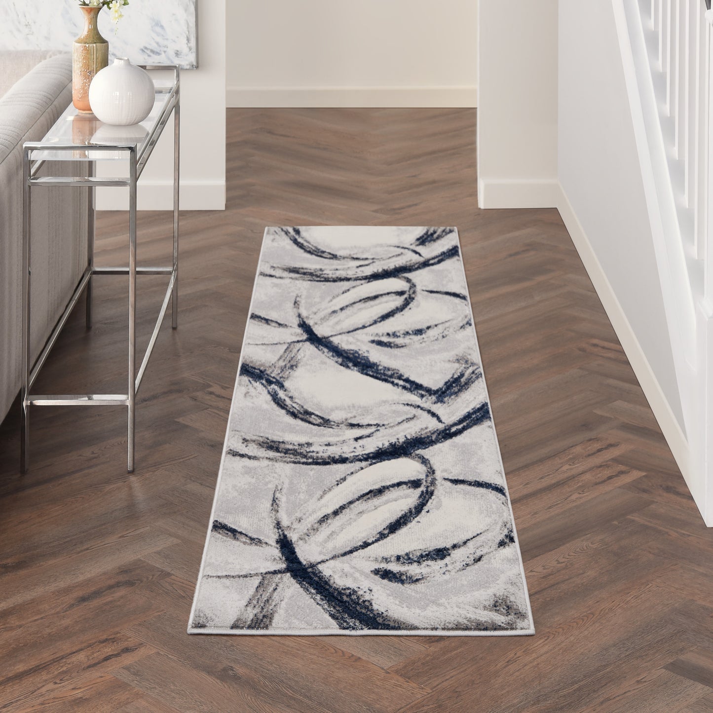 Inspire Me! Home Décor Brushstrokes 2'2" x 7'6" Grey/Navy Modern Indoor Rug