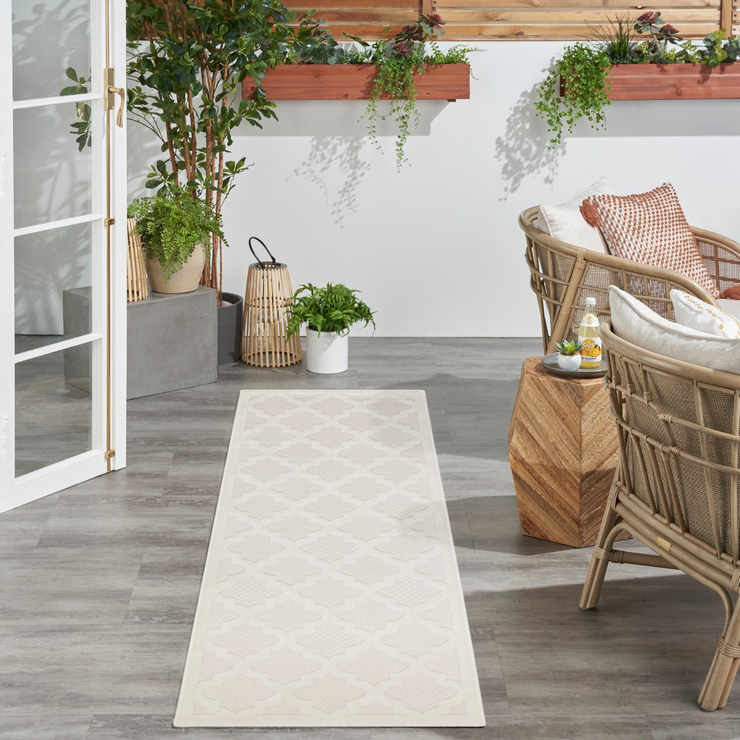 Nourison Easy Care 2' x 6' Ivory White Outdoor Rug