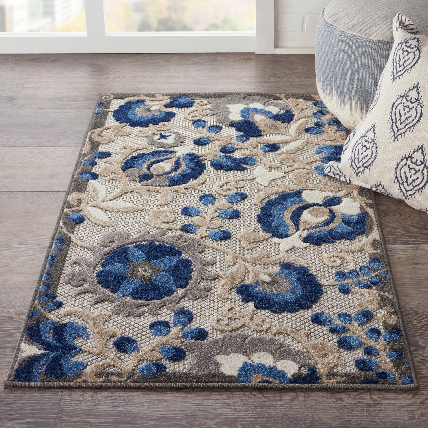 Nourison Aloha 2'8" x 4' Natural Blue Farmhouse Rug