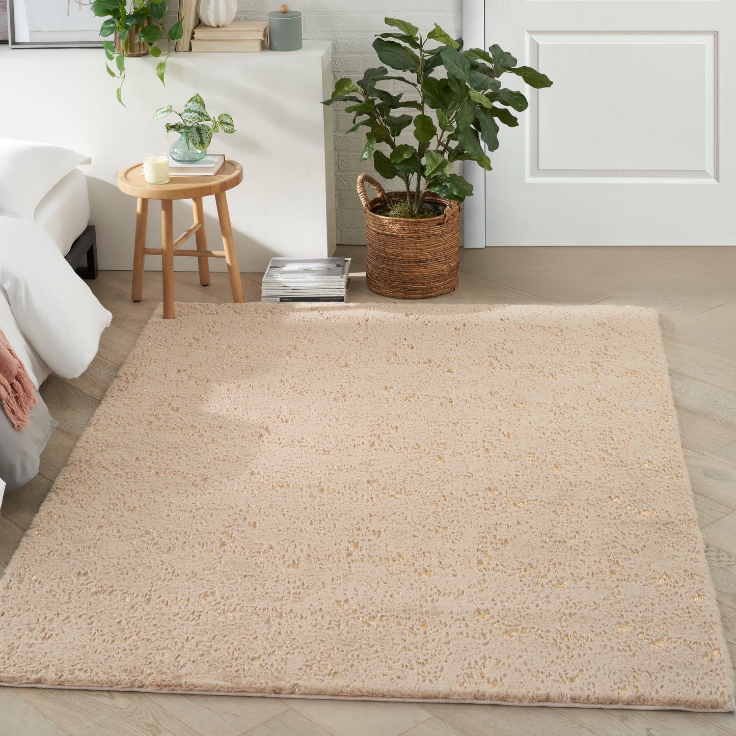 Nourison Cozy Shimmer 5'3" x 7'3" Beige Gold Glam Indoor Rug