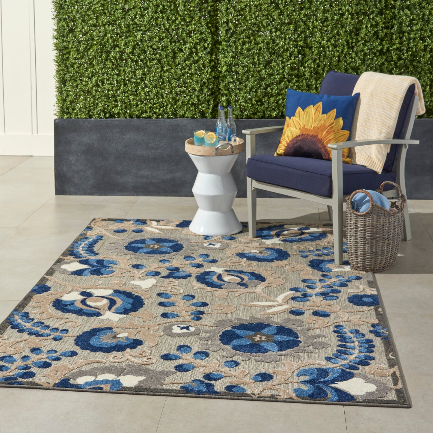 Nourison Aloha 5'3" x 7'5" Natural Blue Farmhouse Rug