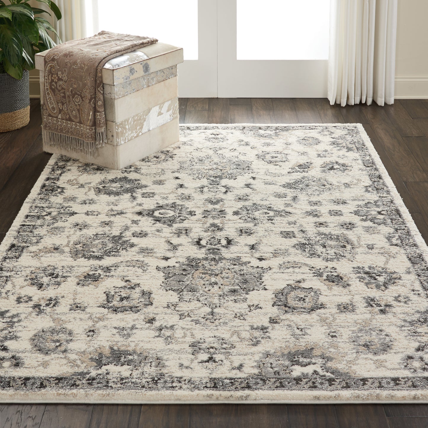 Nourison Fusion 5'3" x 7'3" Cream Grey Vintage Indoor Rug