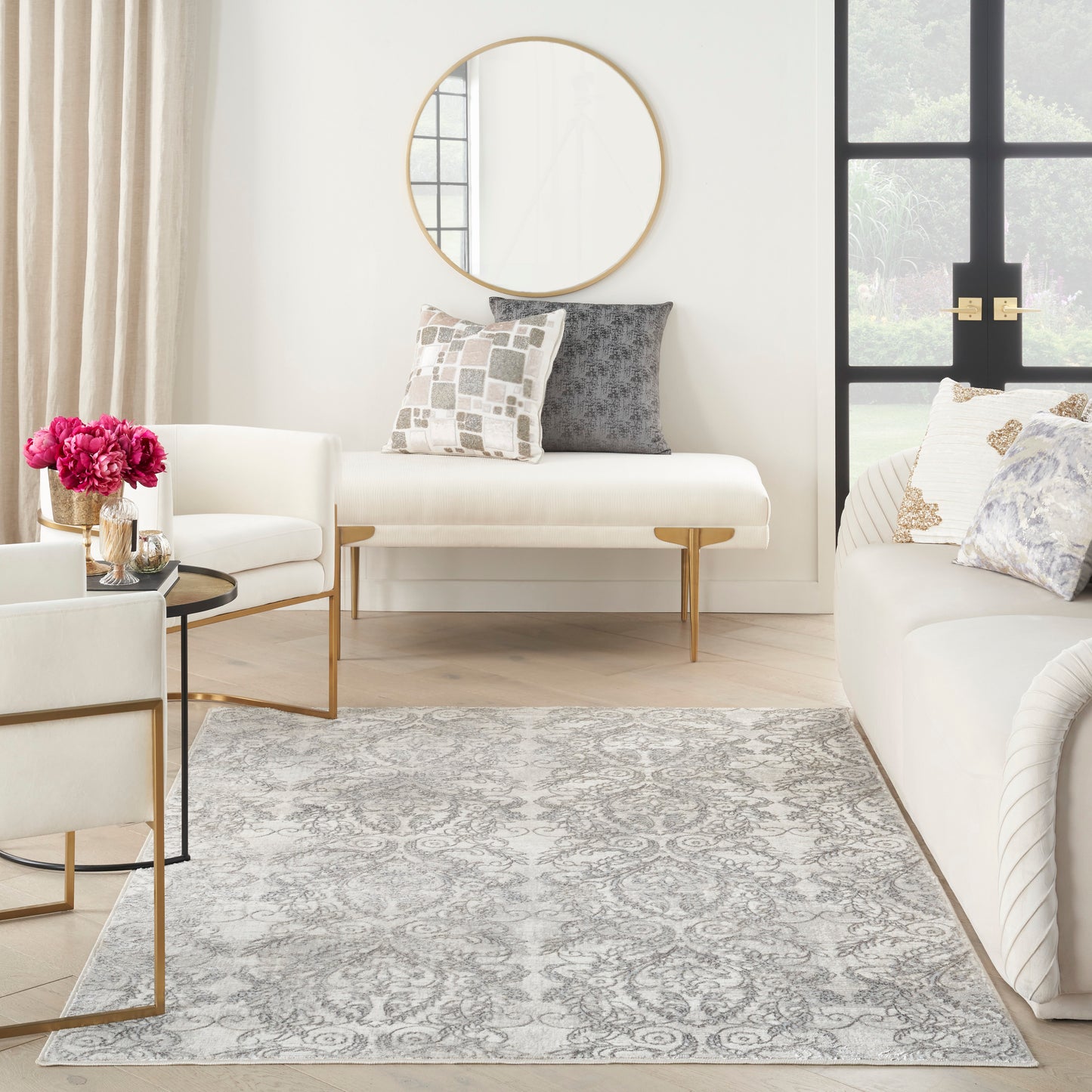 Inspire Me! Home Décor Iliana 5'3" x 7'3" Light Grey Modern Indoor Rug