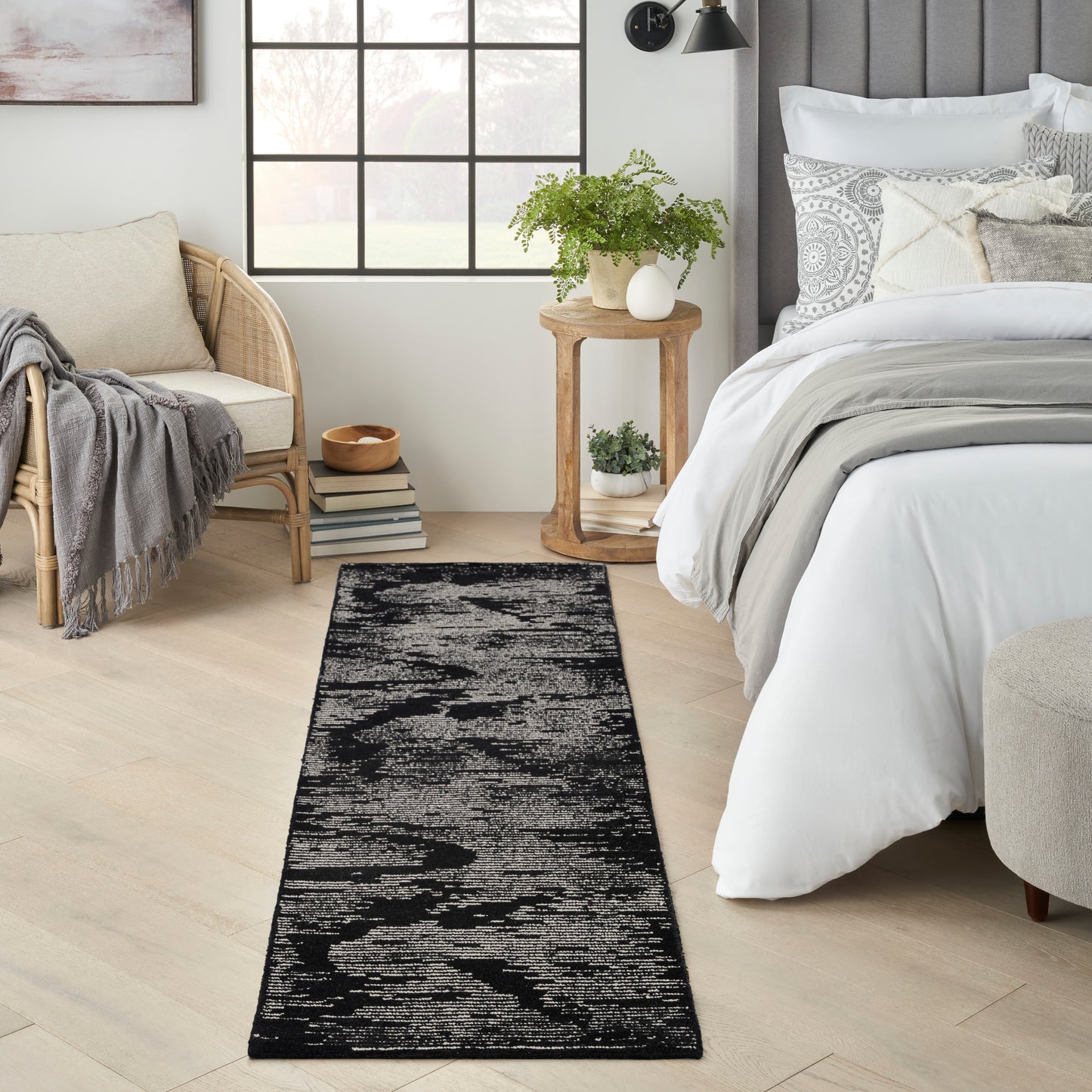 Michael Amini Ma30 Star 2'3" x 8' Black Ivory Modern Indoor Rug