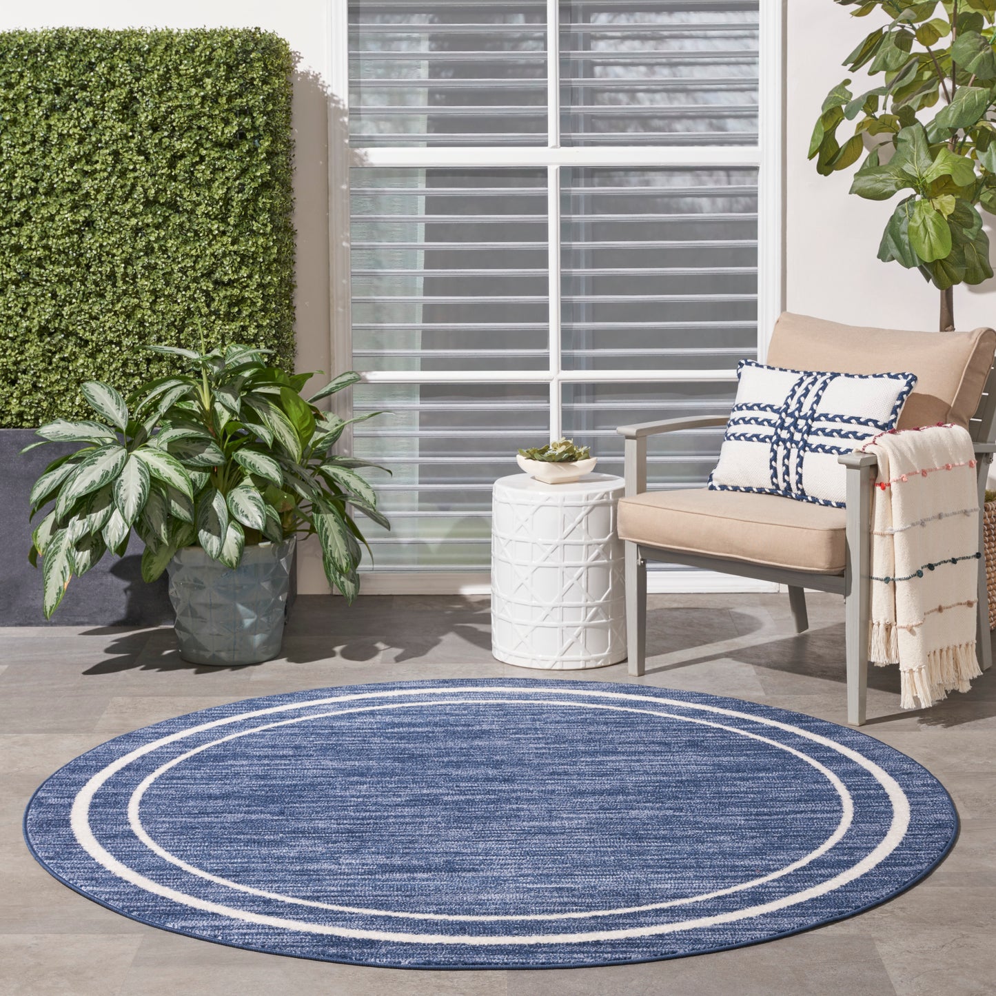 Nourison Nourison Essentials 4' x Round Navy/Ivory Contemporary Rug