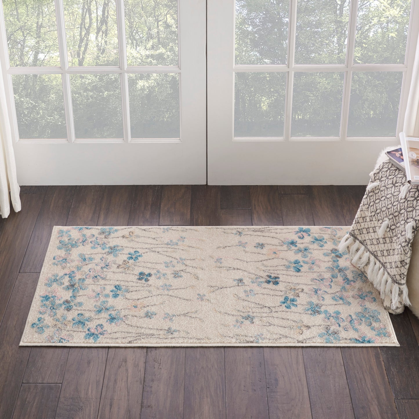 Nourison Tranquil 2' X 4' Ivory Contemporary Indoor Rug