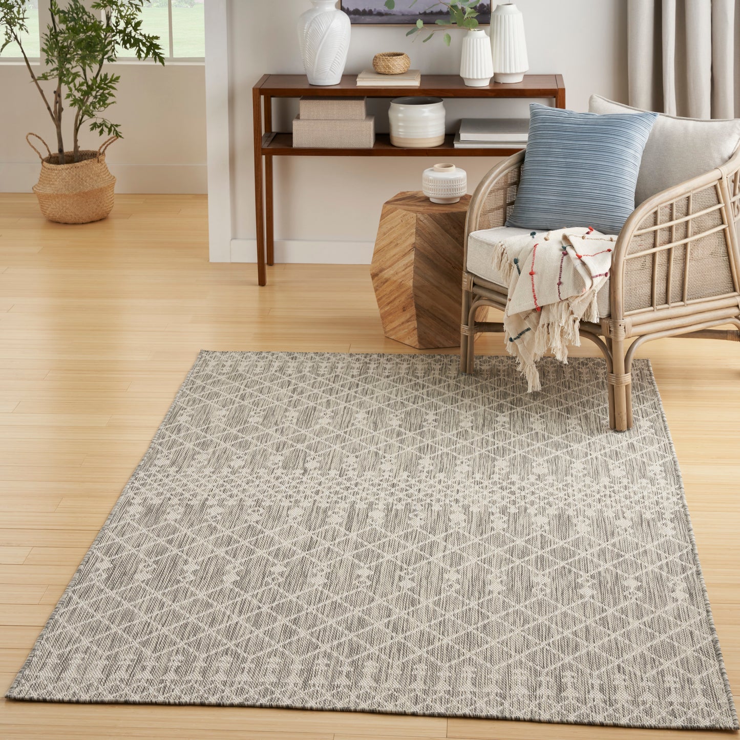 Nourison Positano 4' x 6' Light Grey Modern Rug