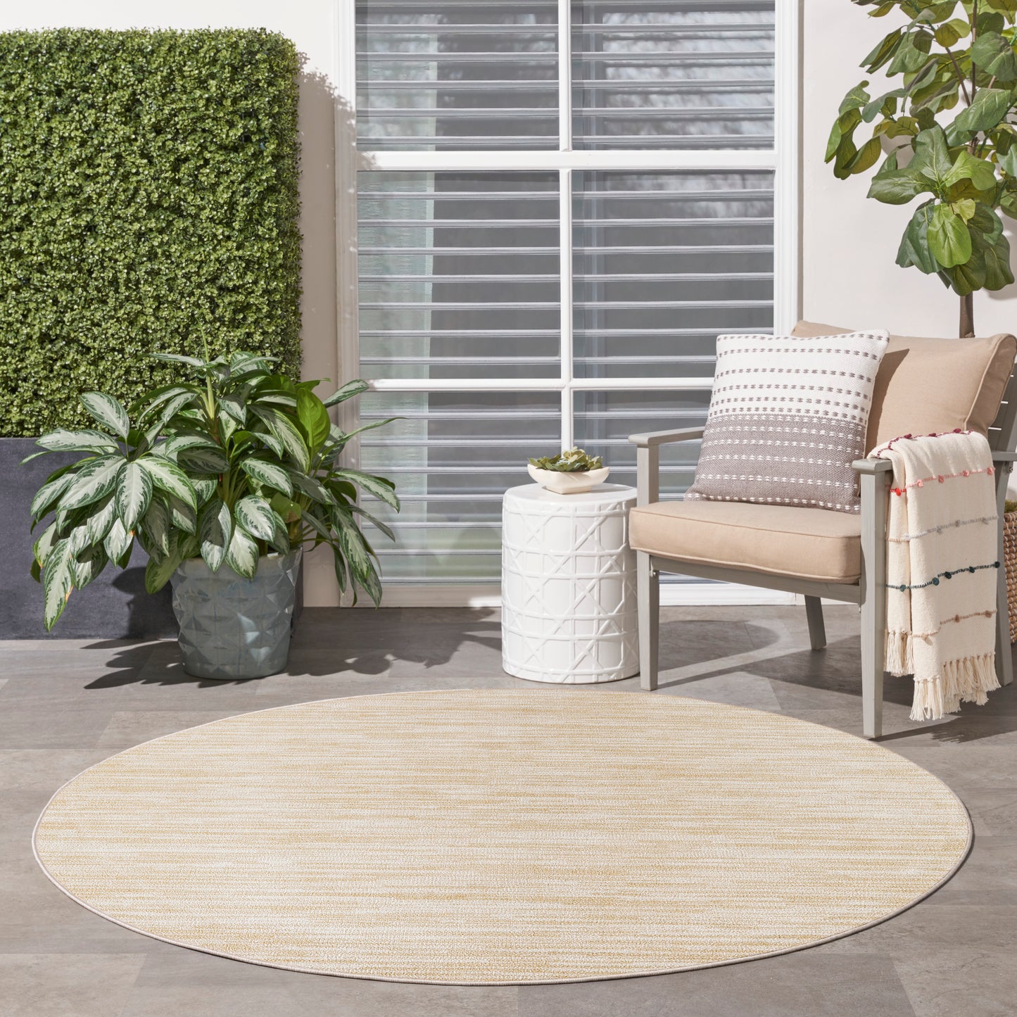 Nourison Nourison Essentials 4' x Round Ivory Gold Outdoor Rug