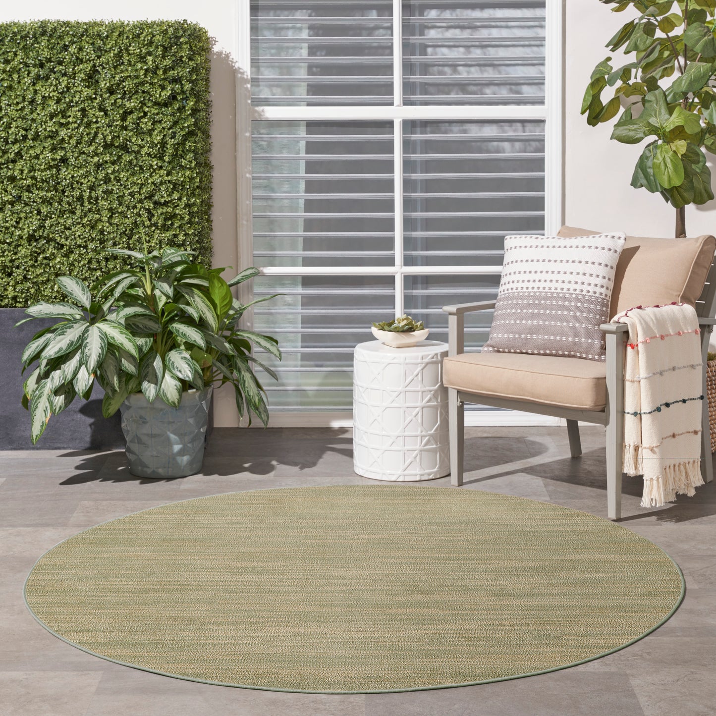 Nourison Nourison Essentials 4' x Round Green Gold Outdoor Rug