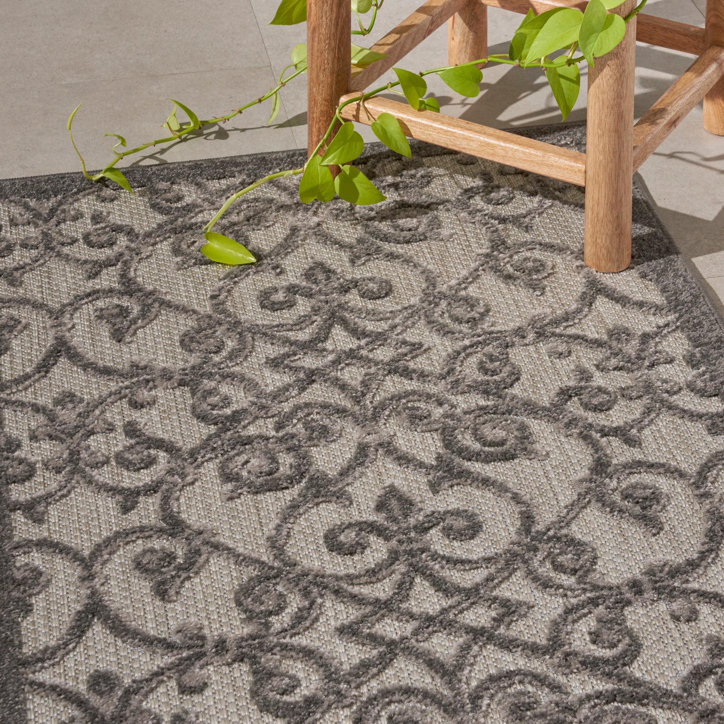 Nourison Aloha 2'8" x 4' Grey Charcoal Contemporary Rug