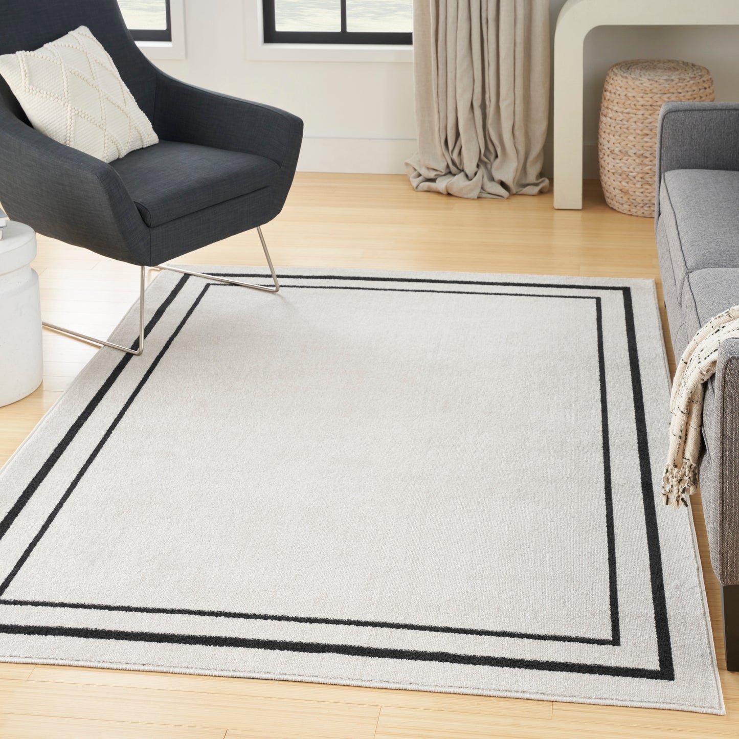 Nourison Nourison Essentials 5' x 7' Ivory/Black Contemporary Rug