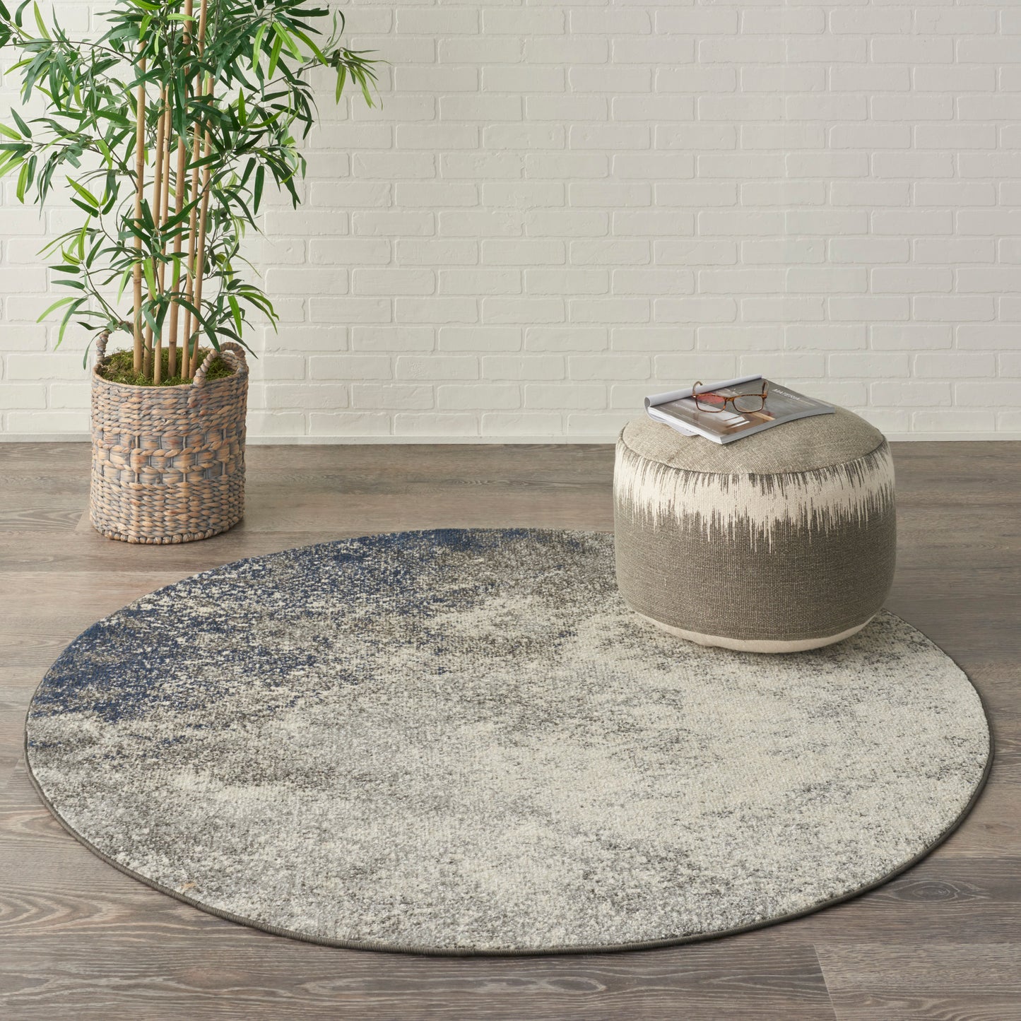 Nourison Passion 5' x Round Charcoal Ivory Modern Indoor Rug