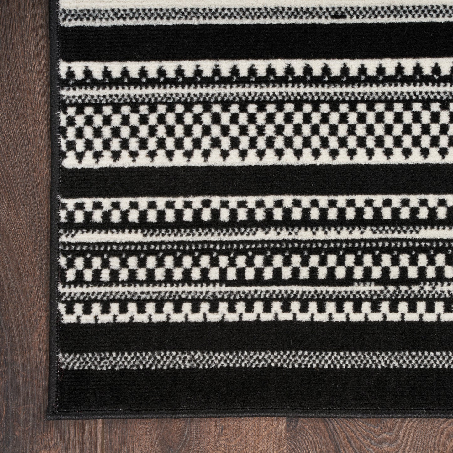 Nourison Grafix 5'3" x 7'3" Black White Modern Indoor Rug