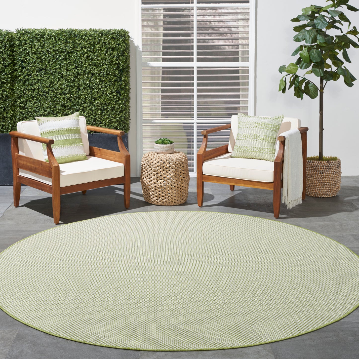 Nourison Courtyard 6' x Round Ivory Green Modern Rug