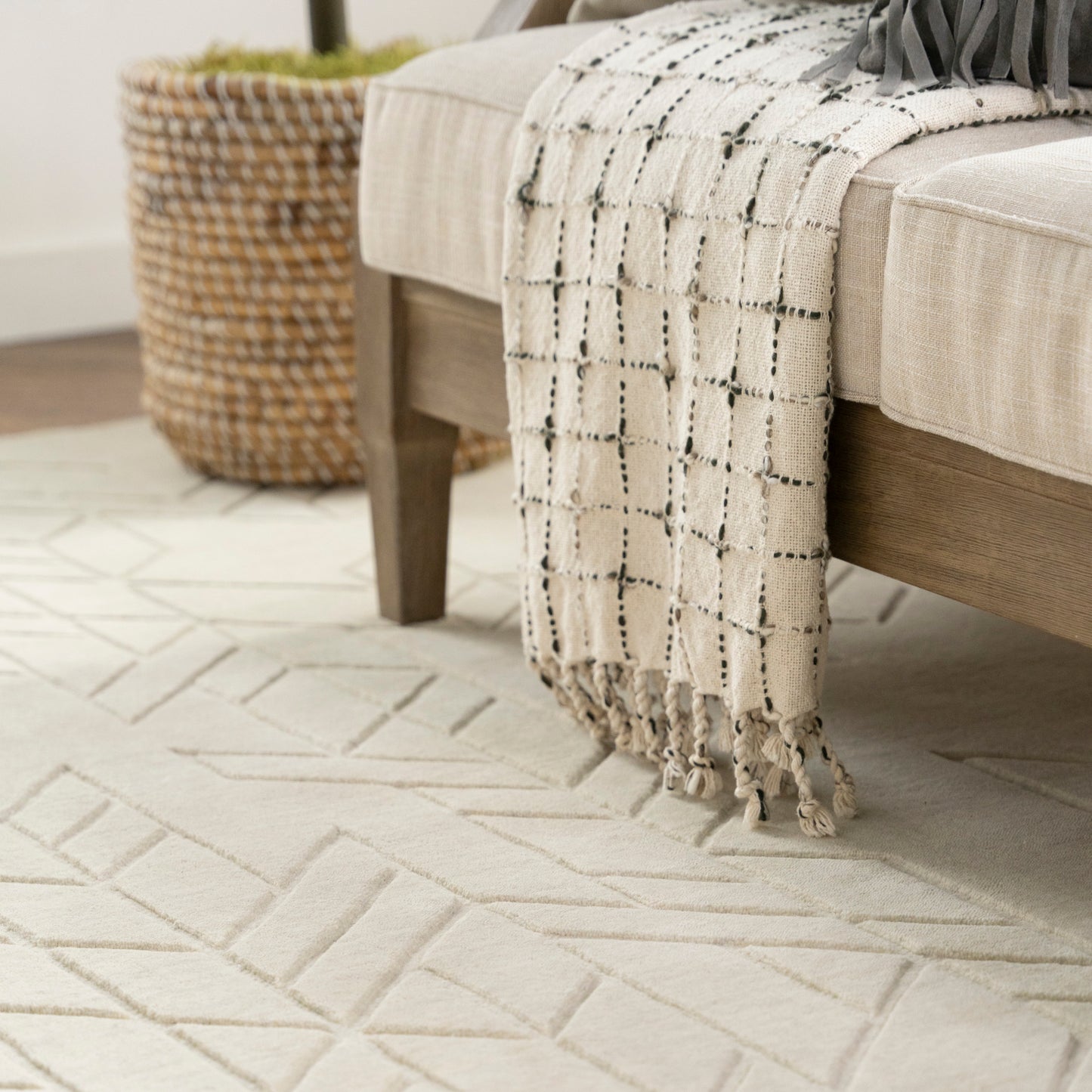 Nourison Alessia 5'3" x 7'5" Ivory Modern Indoor Rug