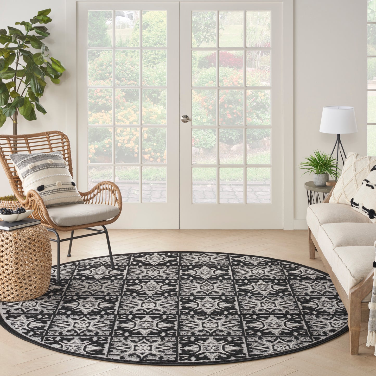 Nourison Aloha 7'10" x Round Black White Contemporary Rug