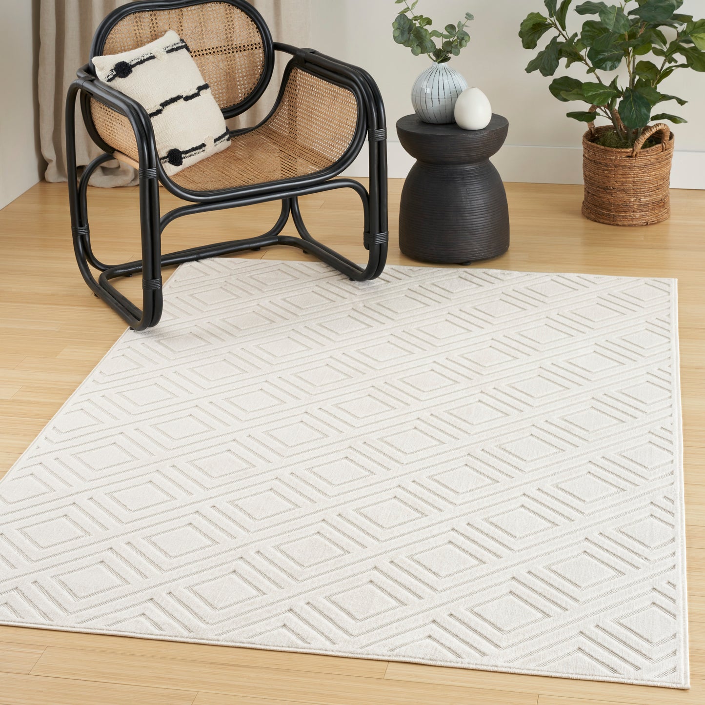 Nourison Care Free 5'3" x 7' Ivory Modern Indoor Rug