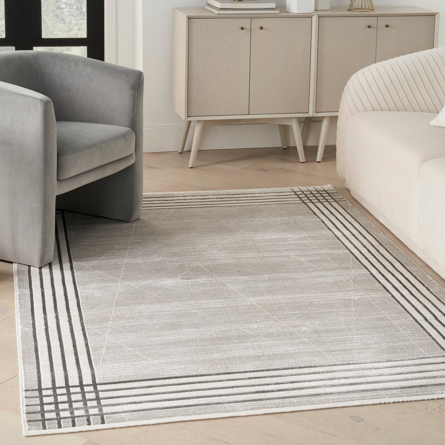 Nourison Desire 3'11" x 5'11" Grey Silver Modern Indoor Rug