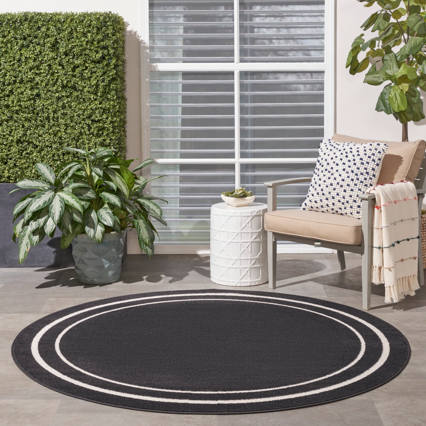 Nourison Nourison Essentials 6' x Round Black Ivory Contemporary Rug