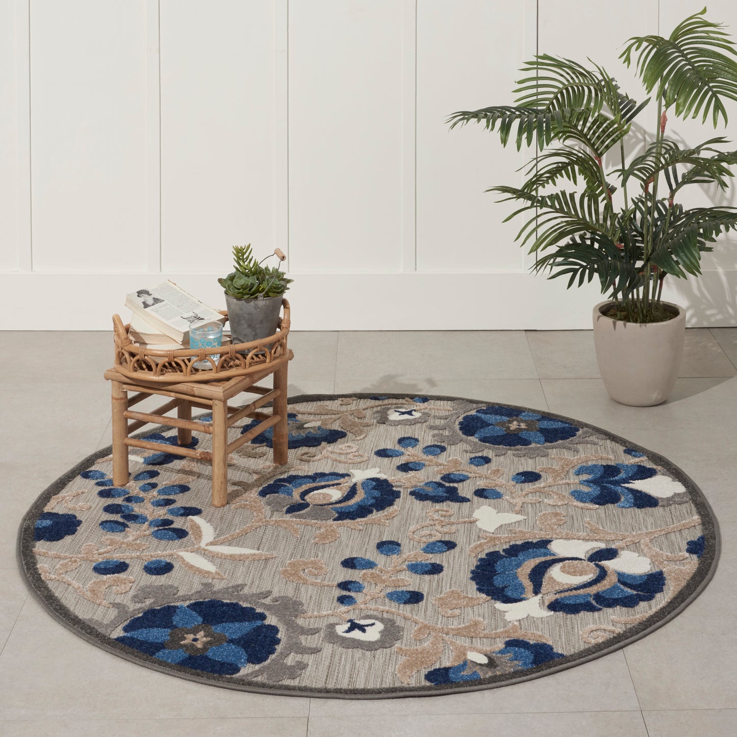 Nourison Aloha 4' x Round Natural Blue Farmhouse Rug