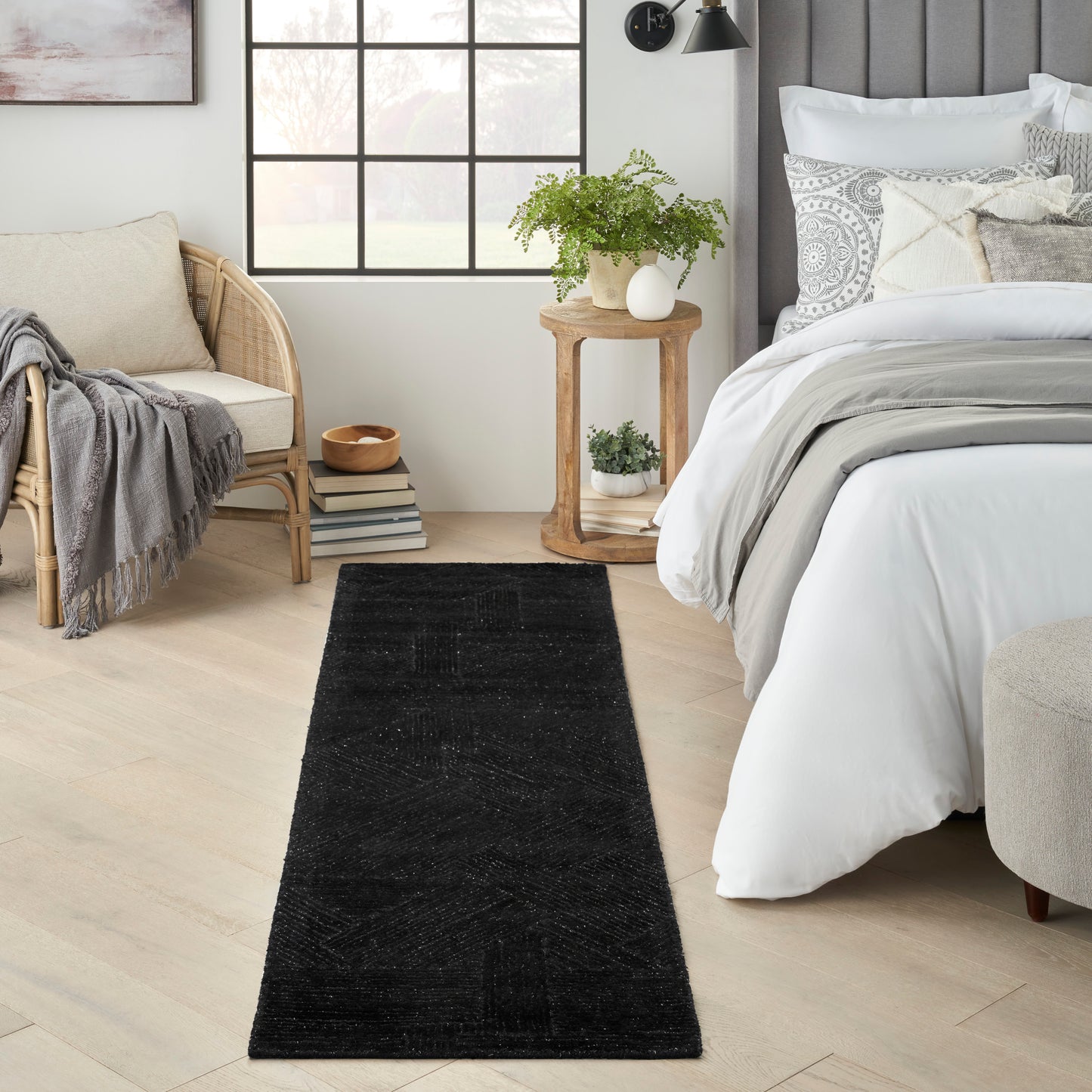 Michael Amini Ma30 Star 2'3" x 8' Black Modern Indoor Rug