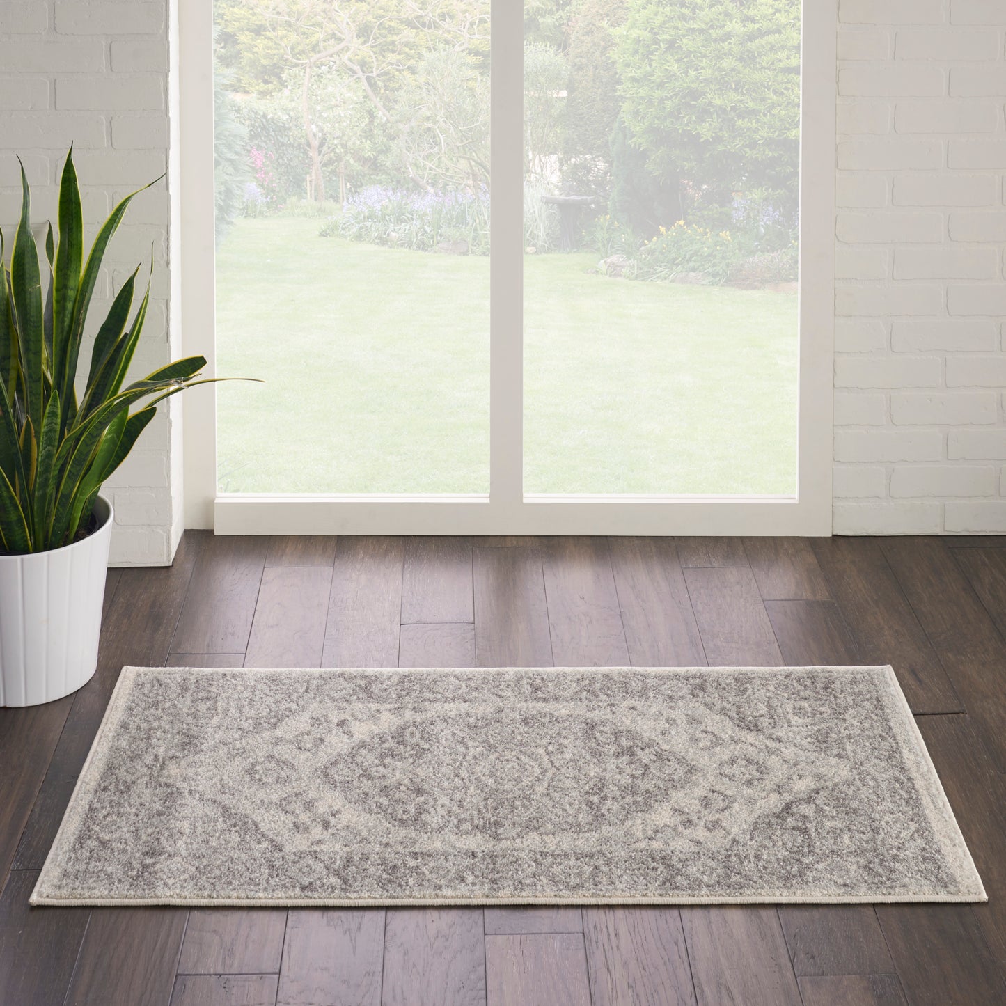 Nourison Tranquil 2' x 4' Ivory/Grey Vintage Indoor Rug