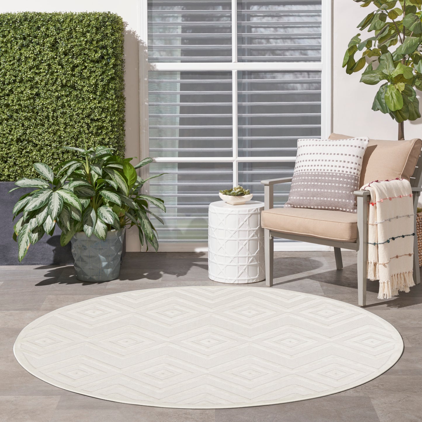 Nourison Versatile 5' x Round Ivory White Modern Rug