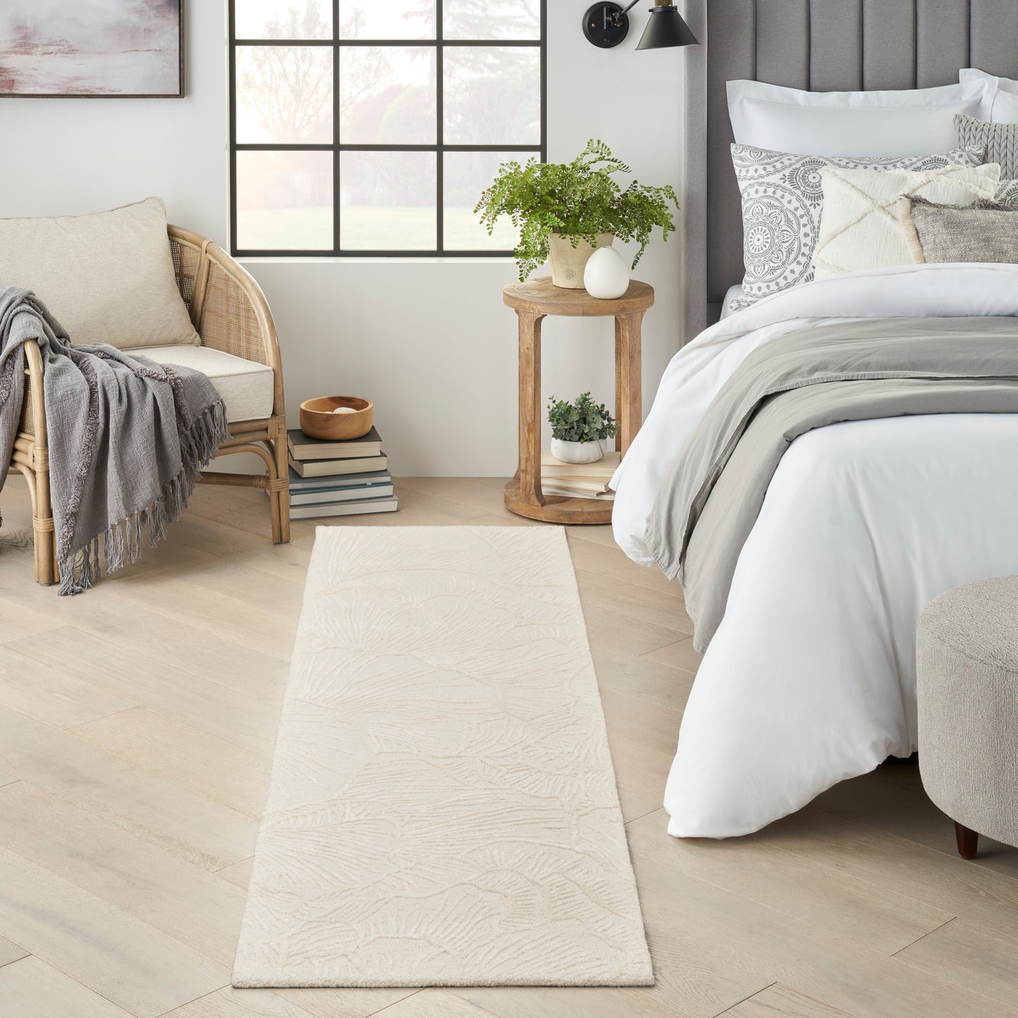 Nourison Avra 2'3" x 7'6" Ivory Modern Indoor Rug