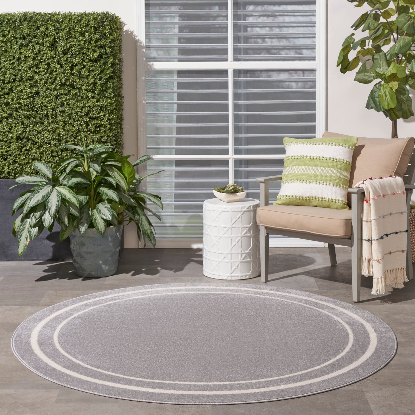 Nourison Nourison Essentials 6' x Round Grey/Ivory Contemporary Rug