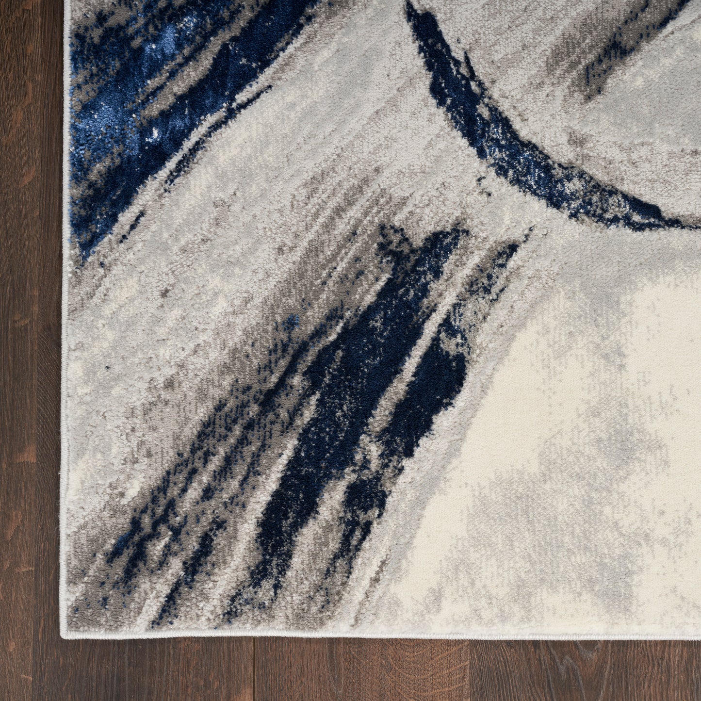 Inspire Me! Home Décor Brushstrokes 5'3" x 7'3" Grey/Navy Modern Indoor Rug