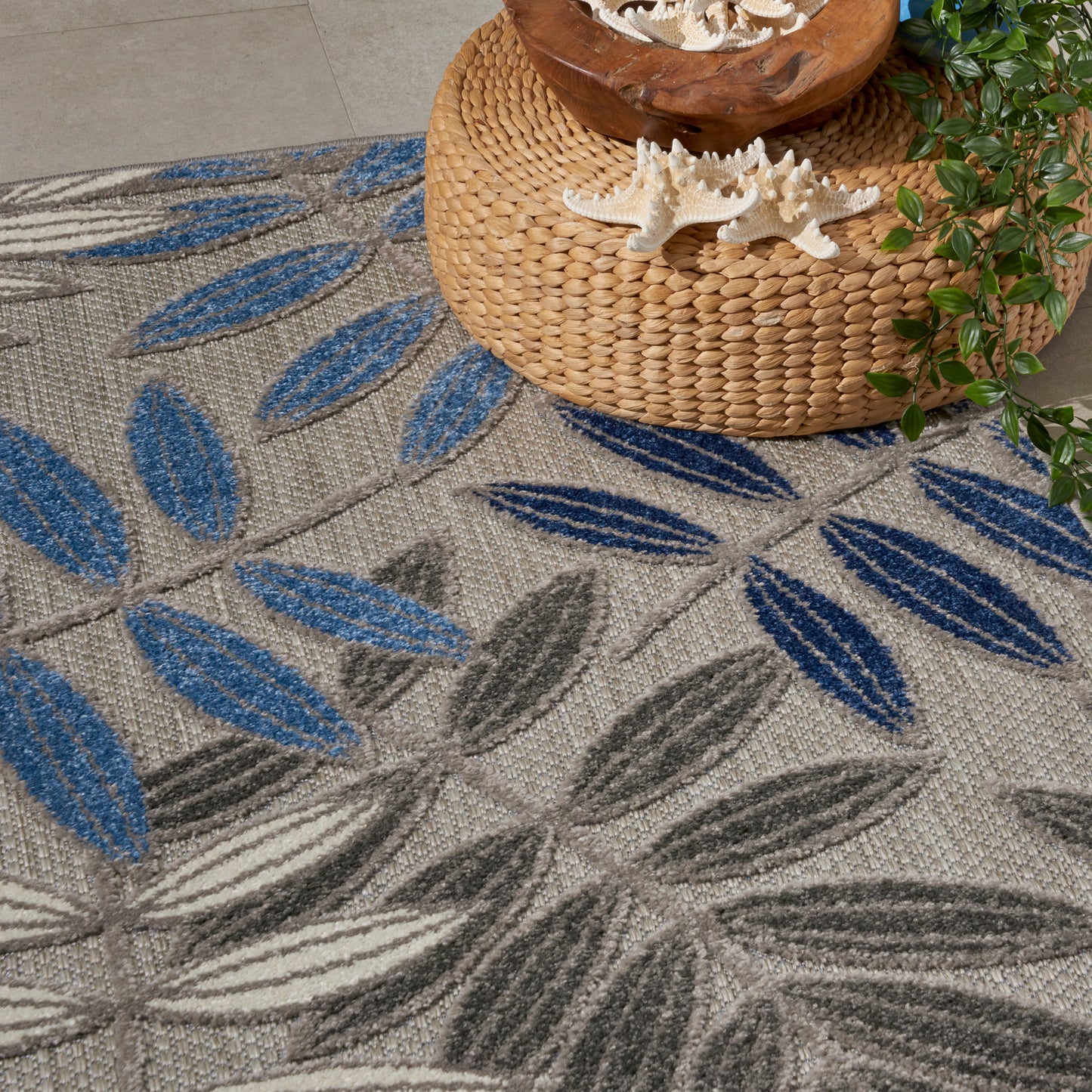 Nourison Aloha 2'8" x 4' Grey/Blue Tropical Rug