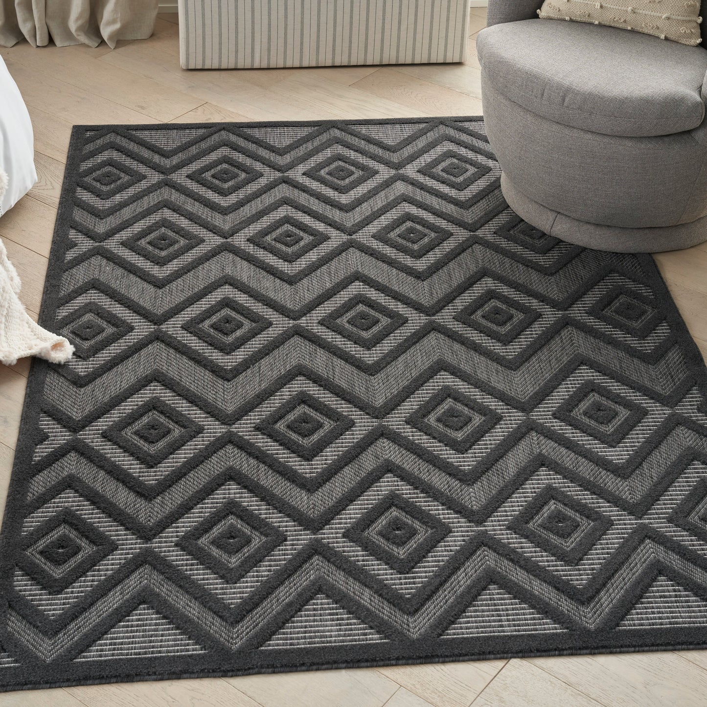 Nourison Versatile 5' x 7' Charcoal Black Modern Rug