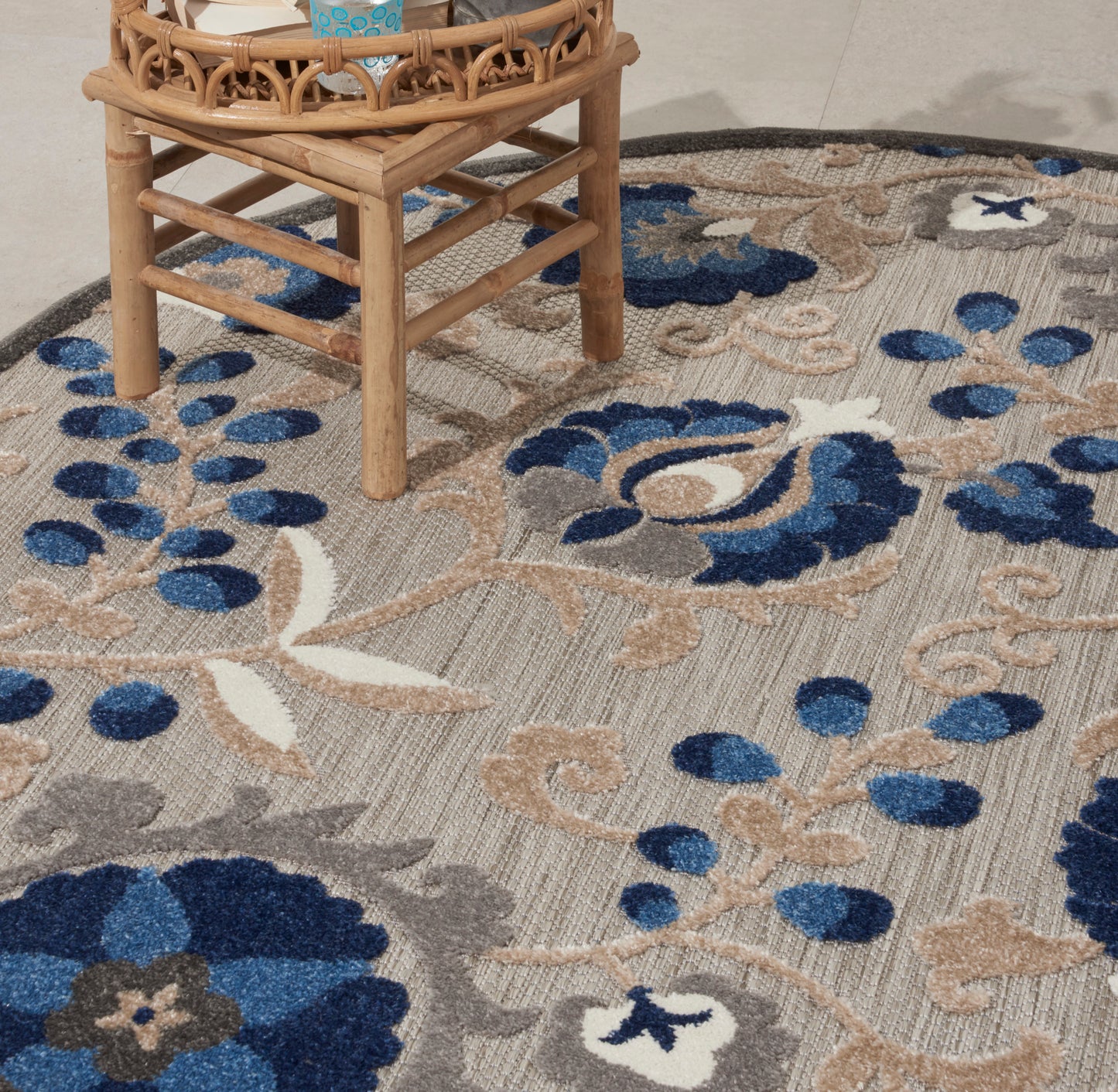 Nourison Aloha 4' x Round Natural Blue Farmhouse Rug