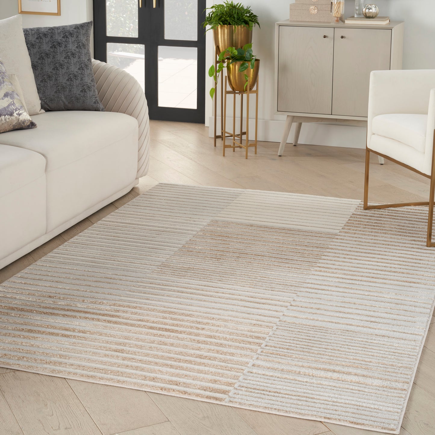 Inspire Me! Home Décor Brushstrokes 5'3" x 7'3" Beige Silver Modern Indoor Rug