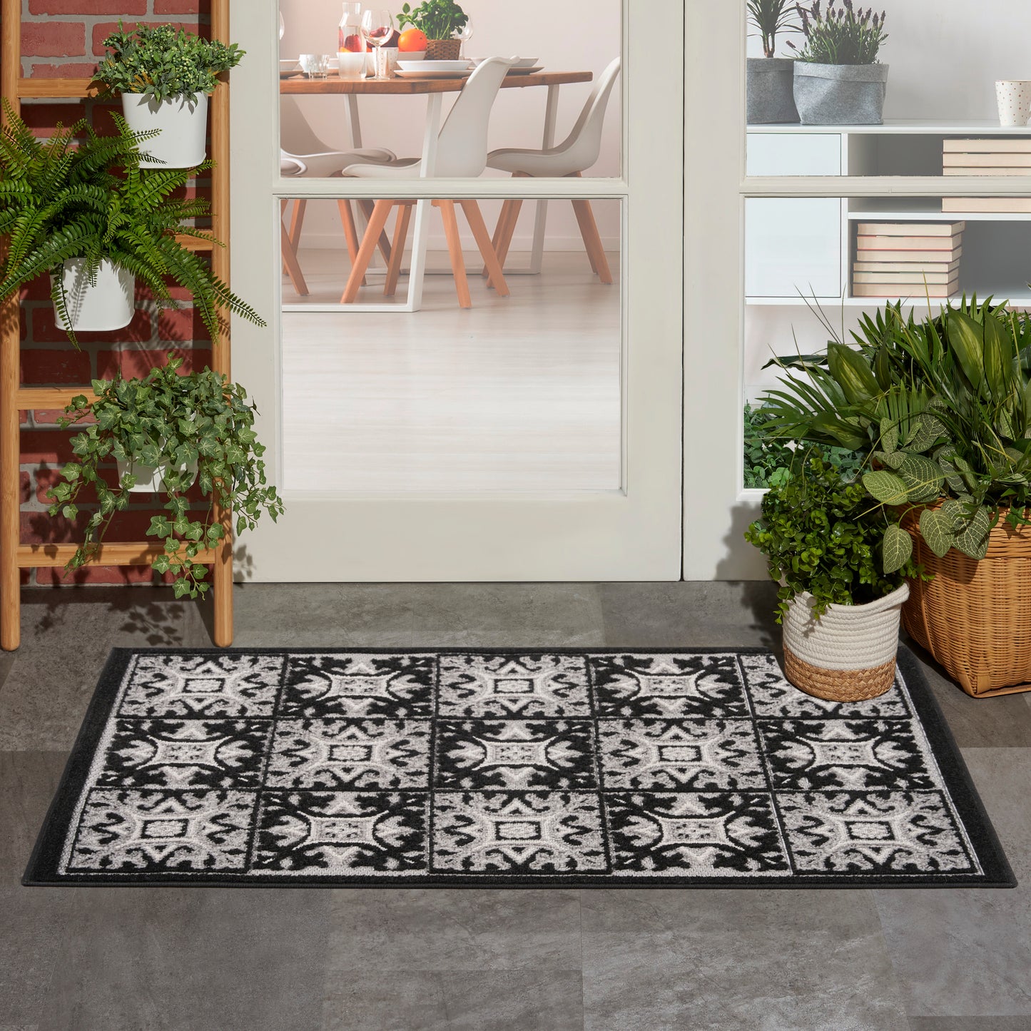 Nourison Aloha 2'8" x 4' Black White Contemporary Rug