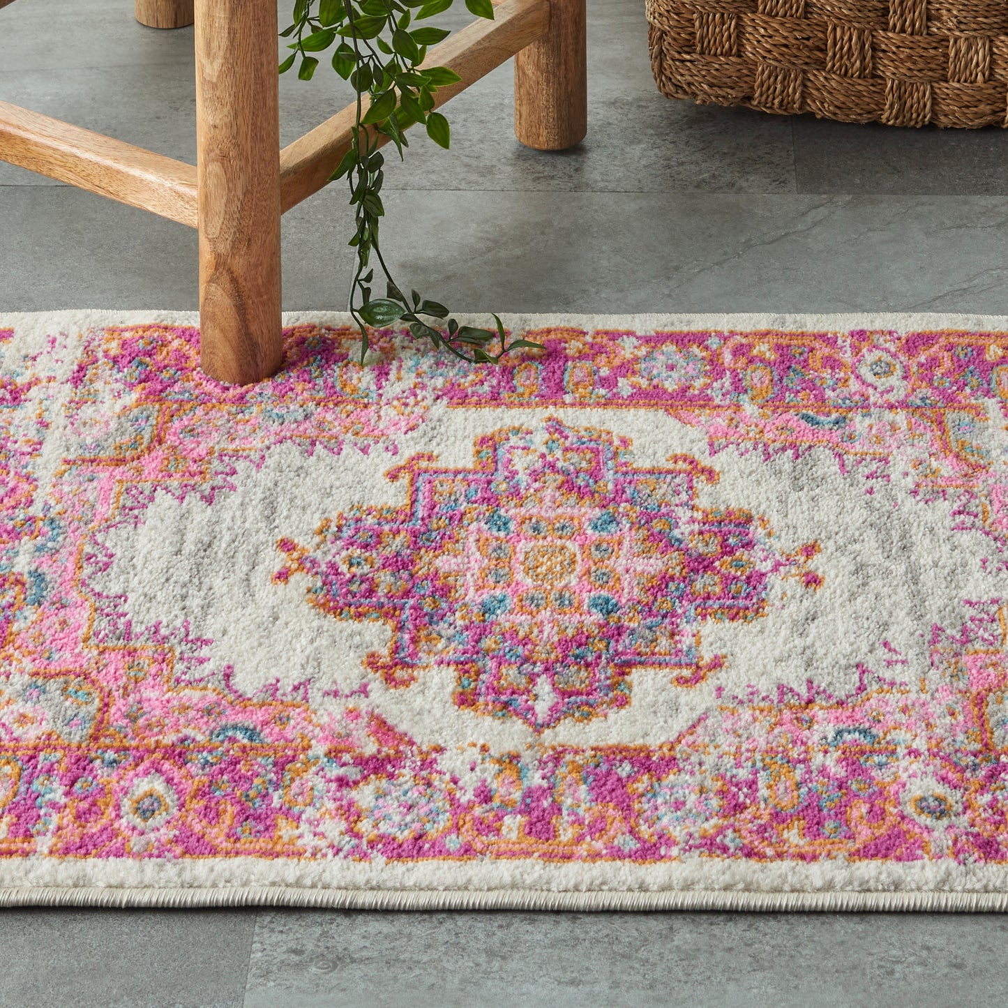 Nourison Passion 1'10" x 2'10" Ivory/Fuchsia Bohemian Indoor Rug