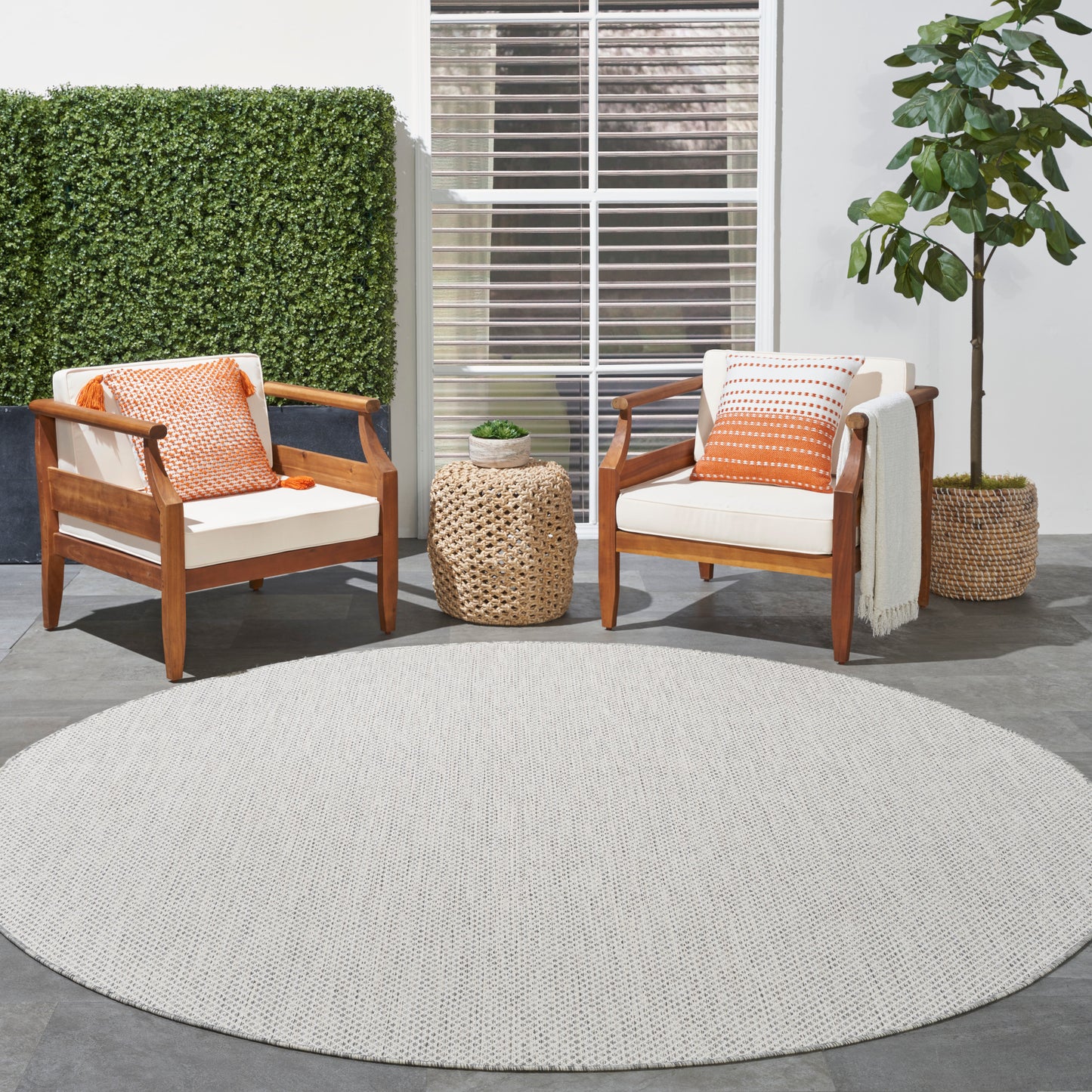 Nourison Courtyard 10' x Round Ivory Silver Modern Rug