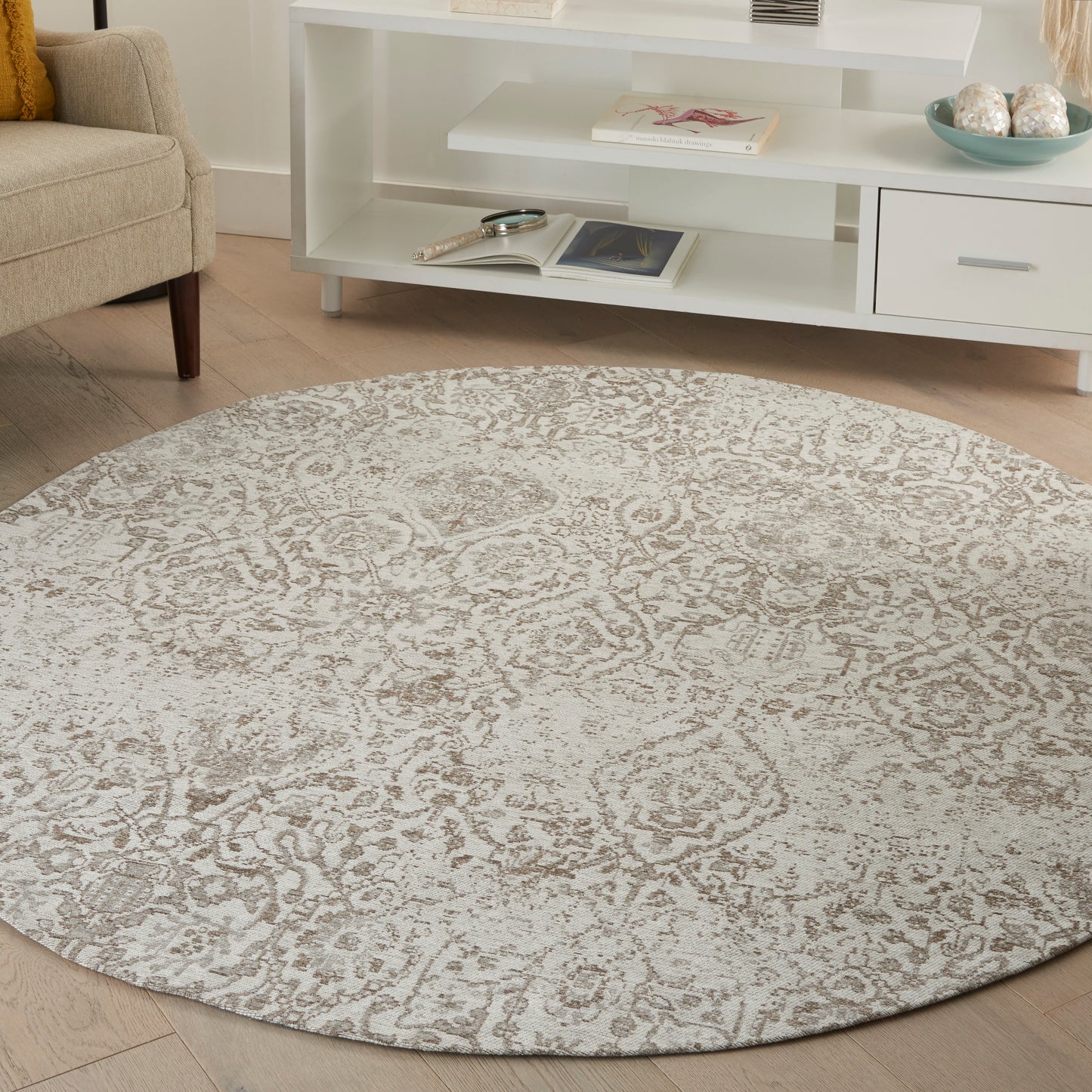 Nourison Damask 6' x Round Ivory Farmhouse Indoor Rug