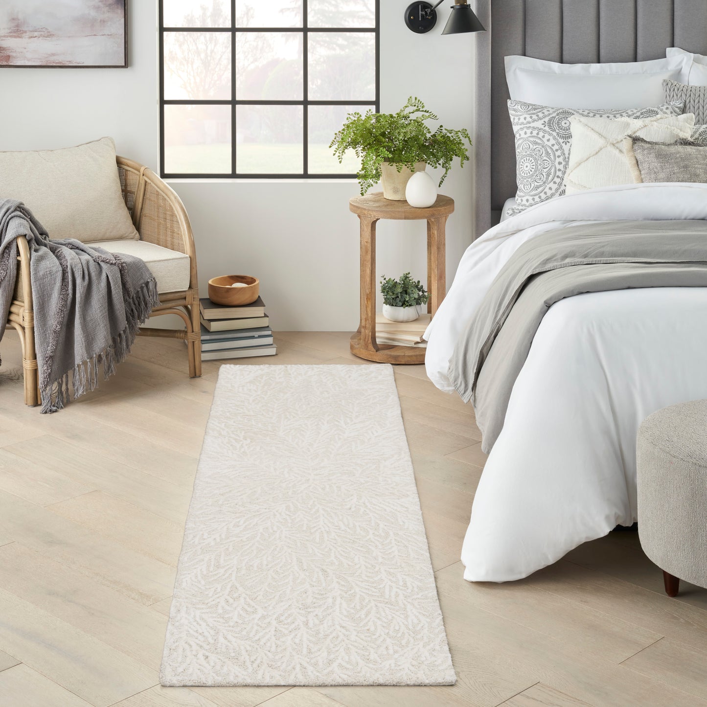 Michael Amini Ma30 Star 2'3" x 8' Ivory Modern Indoor Rug