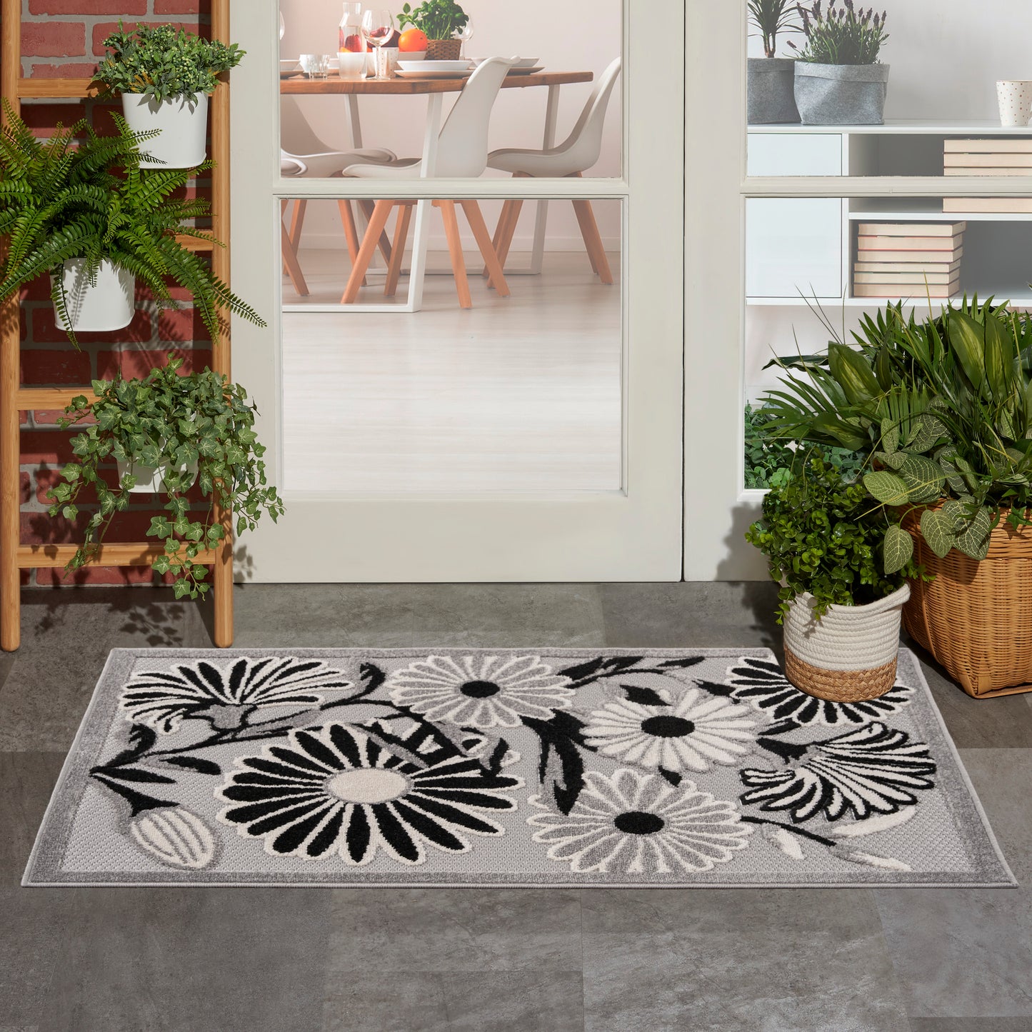 Nourison Aloha 2'8" x 4' Black White Contemporary Rug