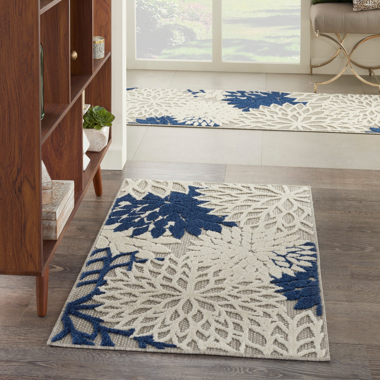 Nourison Aloha 2'8" x 4' Ivory Navy Tropical Rug