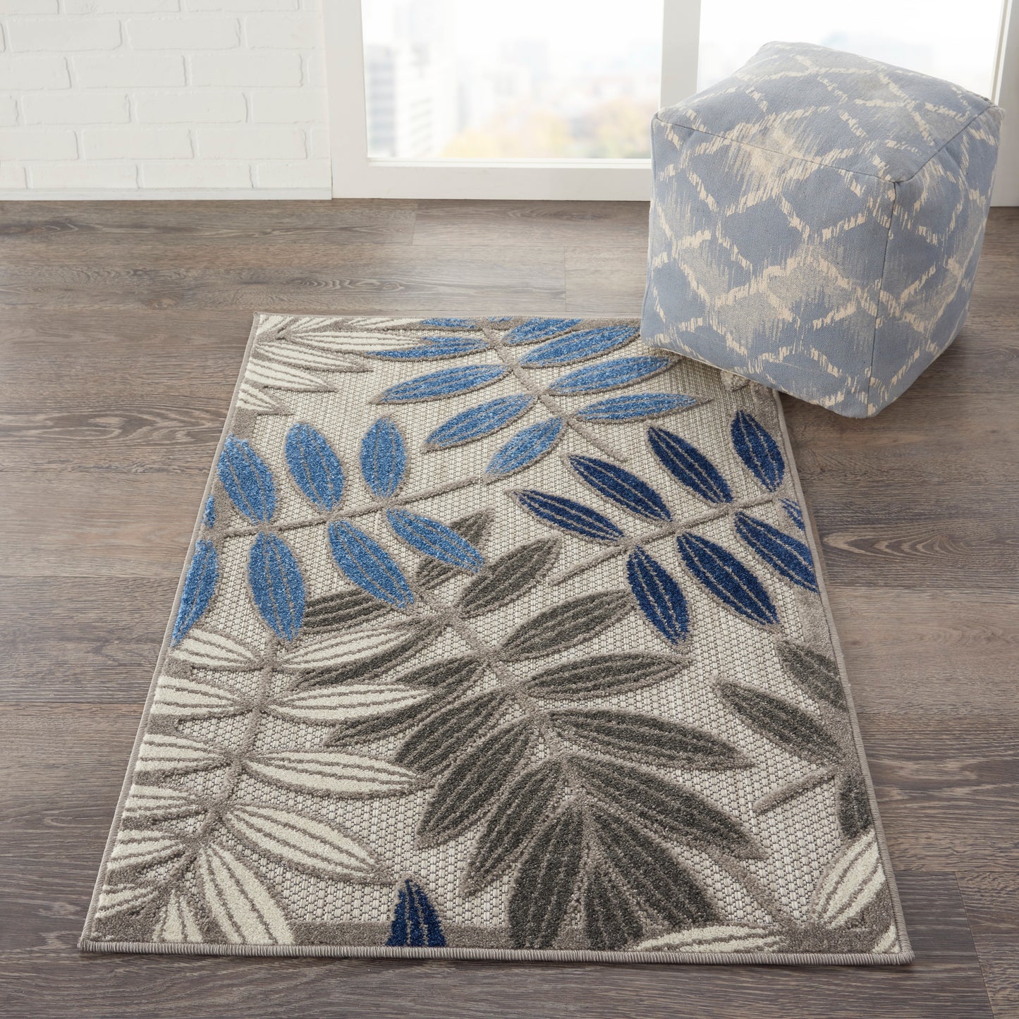 Nourison Aloha 2'8" x 4' Grey/Blue Tropical Rug