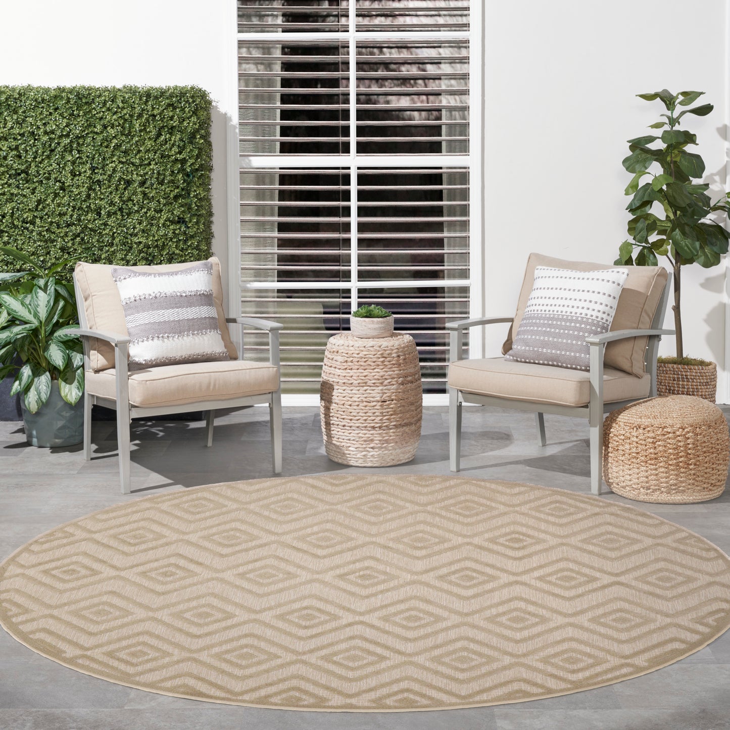 Nourison Versatile 8' x Round Cream Modern Rug