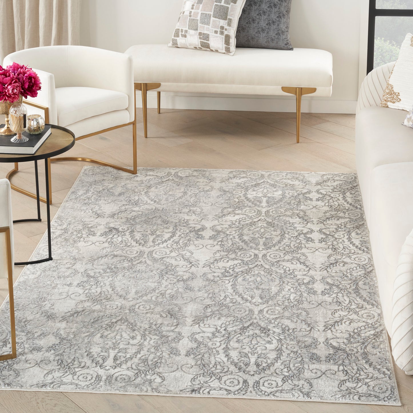 Inspire Me! Home Décor Iliana 3'11" x 5'11" Light Grey Modern Indoor Rug