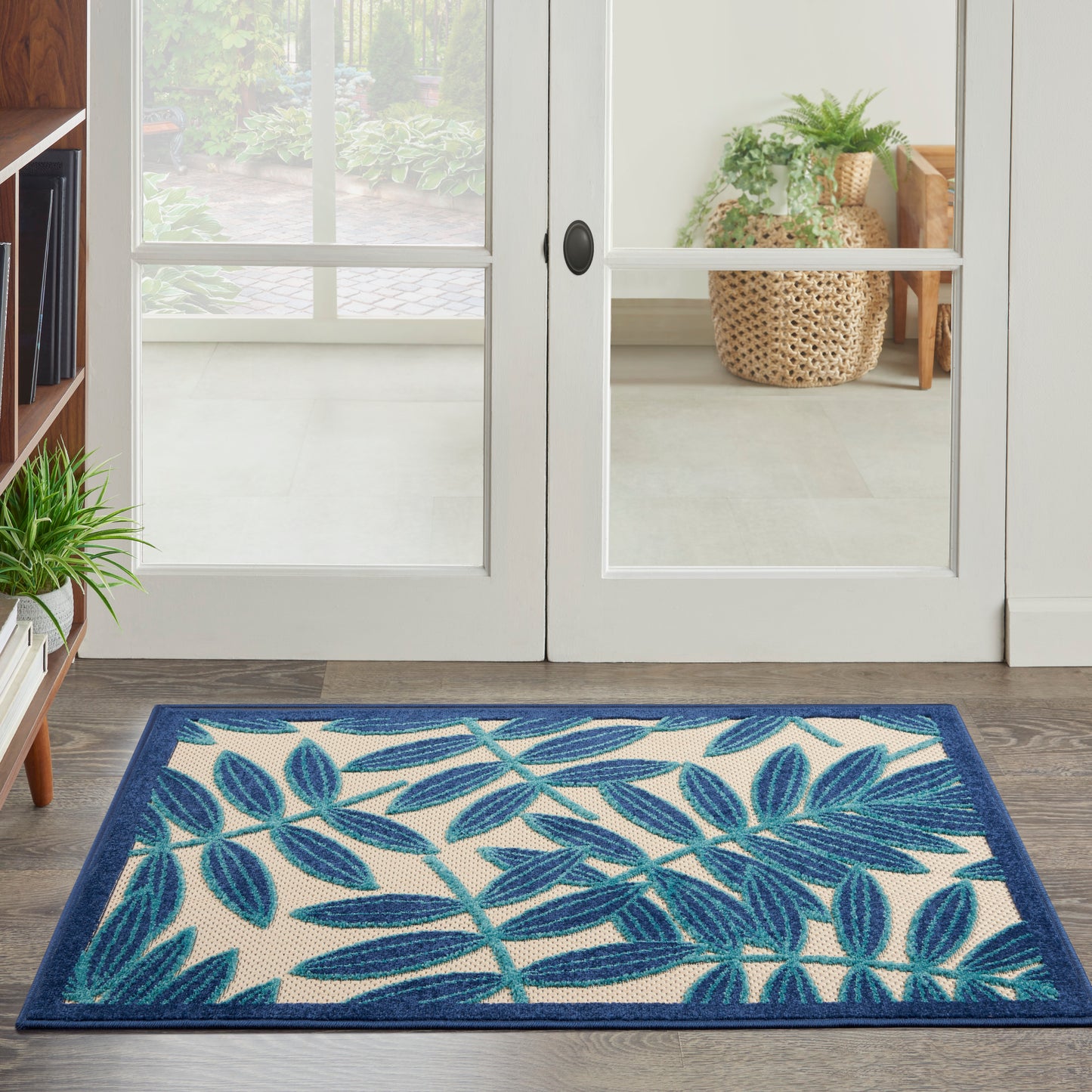 Nourison Aloha 2'8" x 4' Navy Tropical Rug