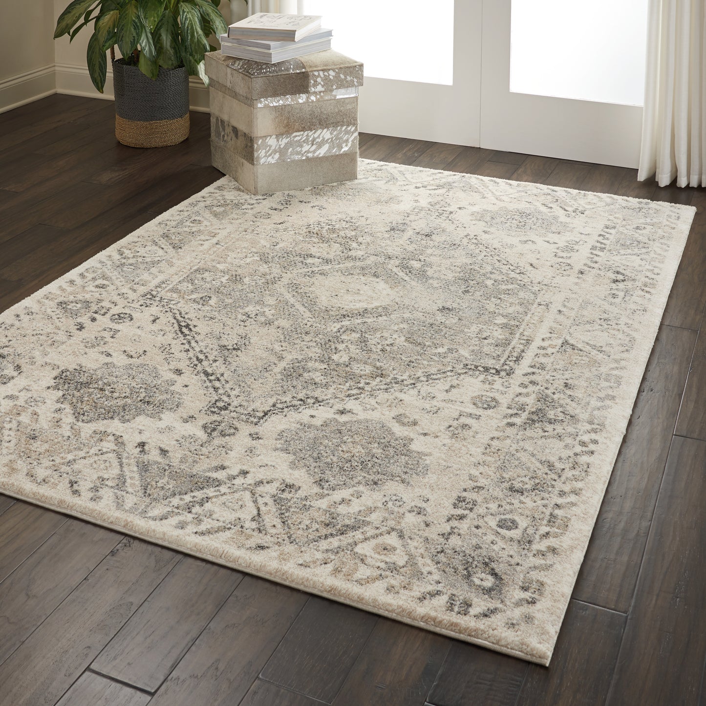 Nourison Fusion 5'3" x 7'3" Cream Grey Vintage Indoor Rug